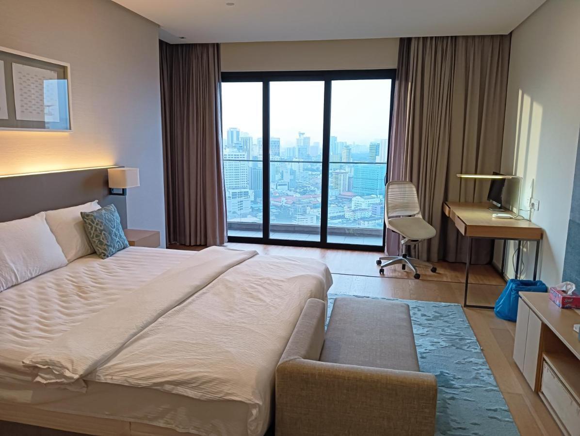 188 Lux Klcc