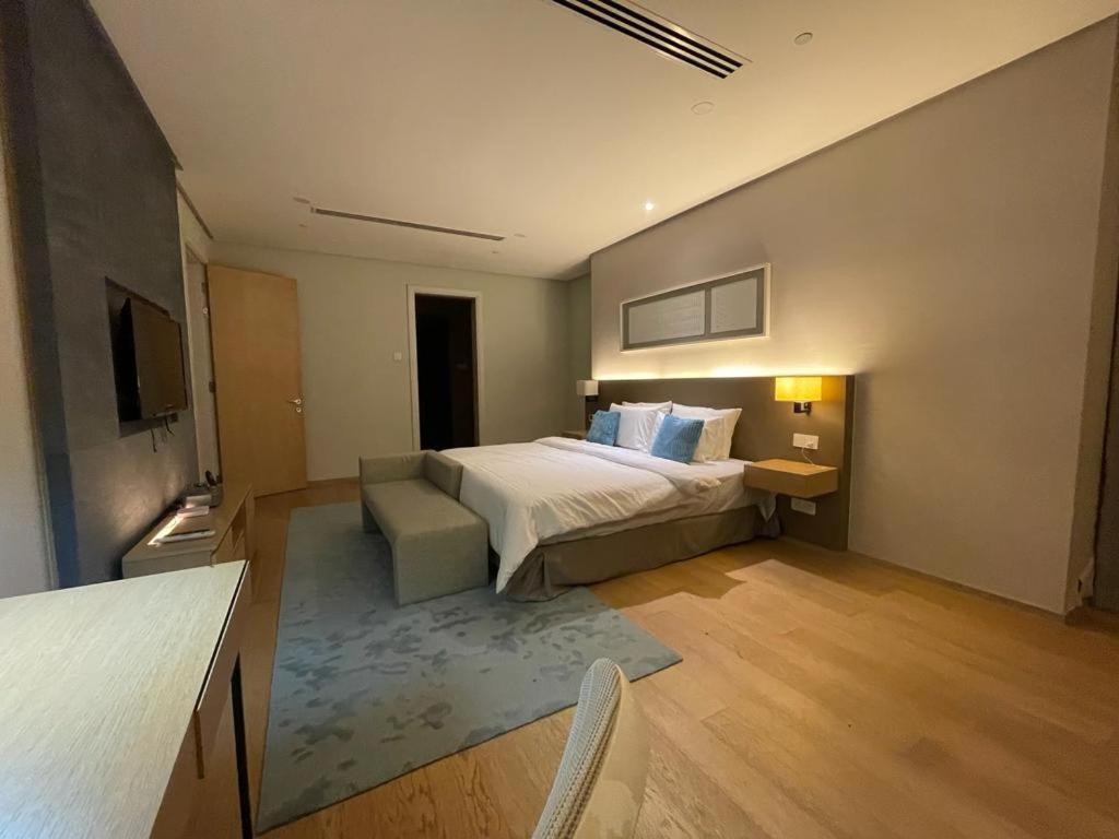 188 Lux Klcc *