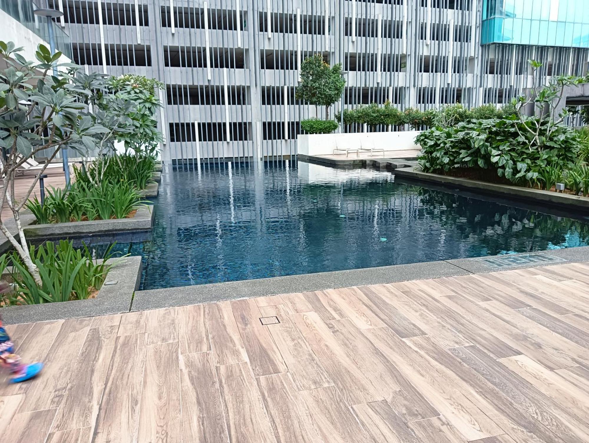 188 Lux Klcc *